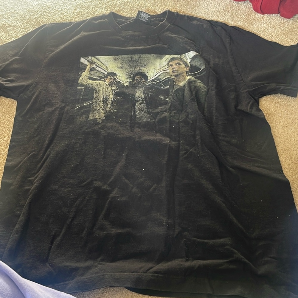 Black tshirt picture is fading so selling low size mediumm
